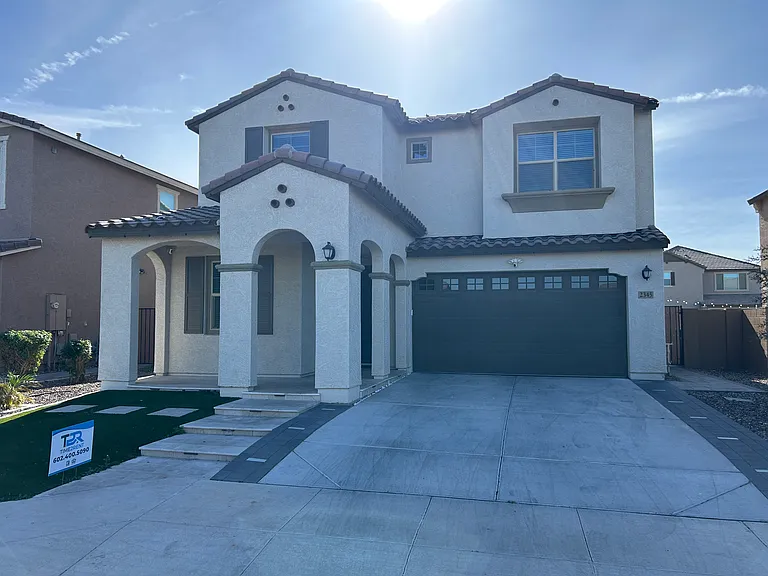 2345 E Castanets Dr — Photo 1