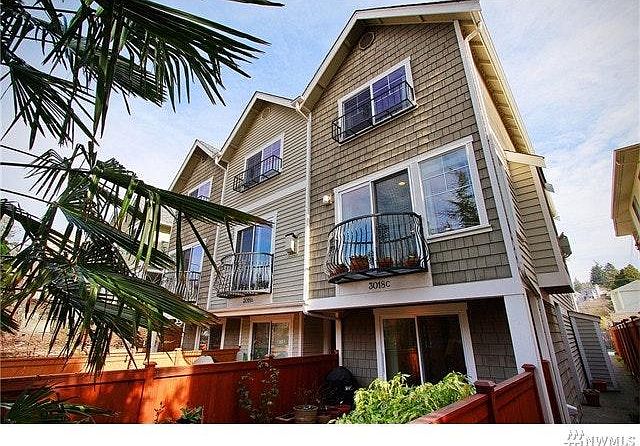 Alki Beach Townhome