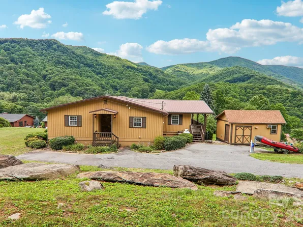 200 Holley Ln, Maggie Valley, NC 28751