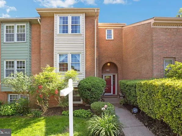 2005 Hopewood Dr, Falls Church, VA 22043