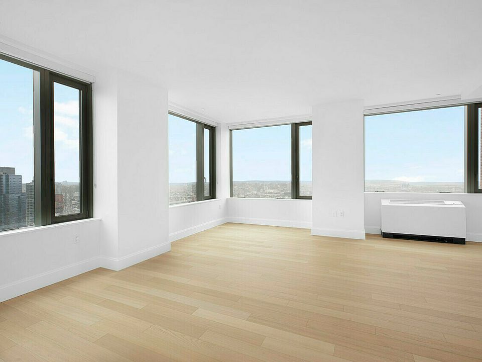1st image of 10 City Pt APT 44C