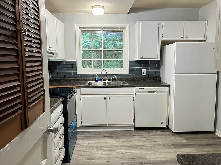 205 Arrowhead Dr — Photo 5