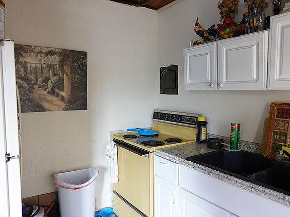 4th image of 1724 Highland Ave