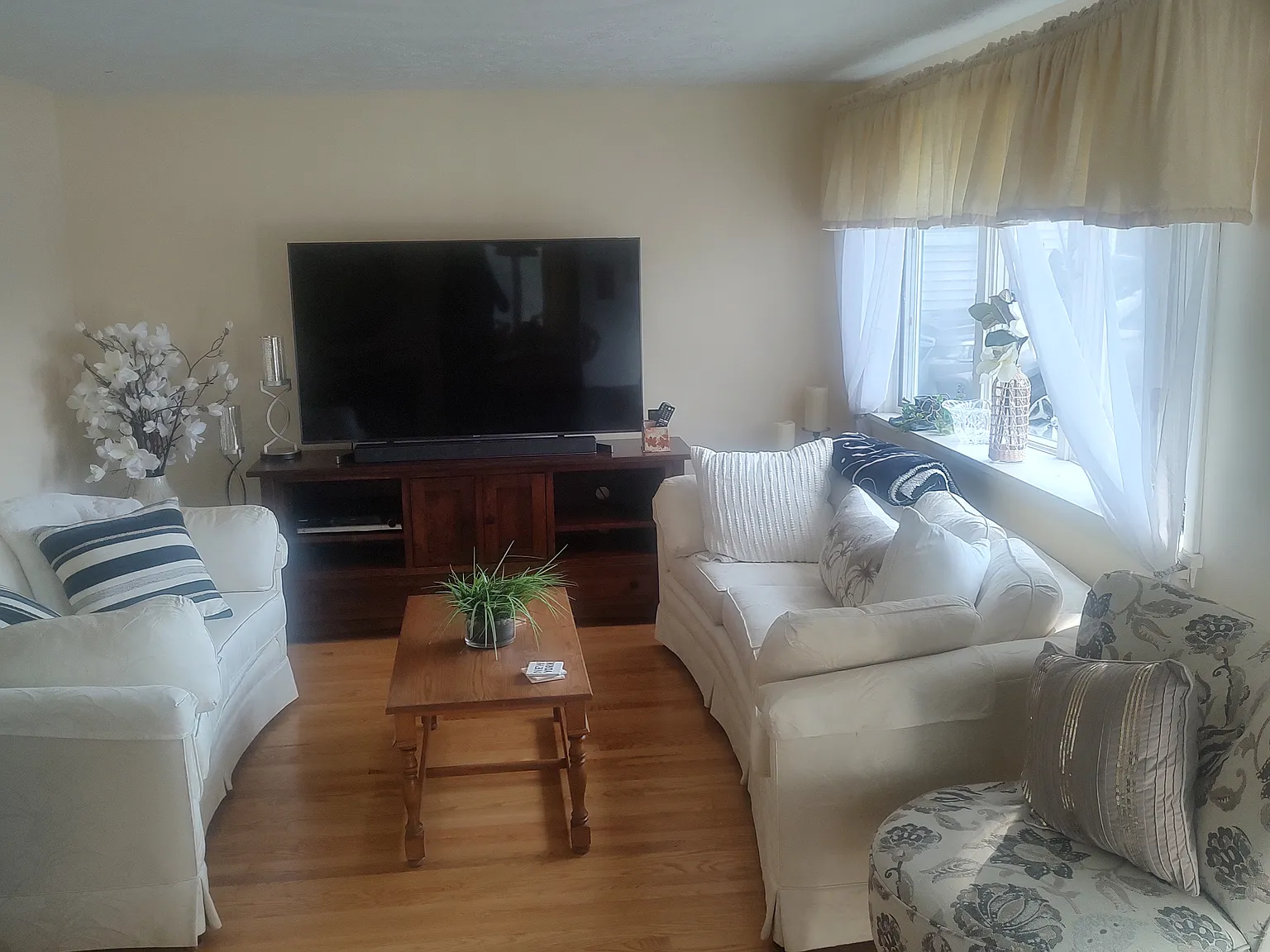 2 bed, 1200 sqft, $2,300 — Photo 3