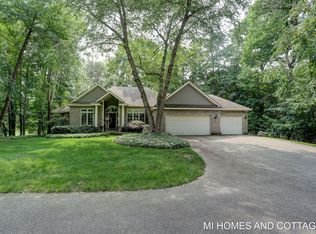 6393 Hidden Pond Dr, Holland, MI 49423