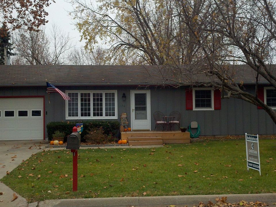 2nd image of 104 Dix Dr