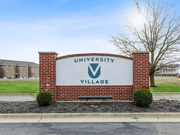 University Village — Photo 31