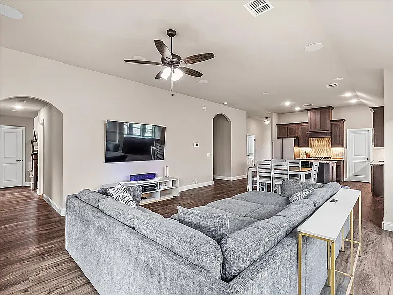 905 Sedona St — Photo 8