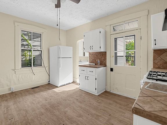 5th image of 703 6th St