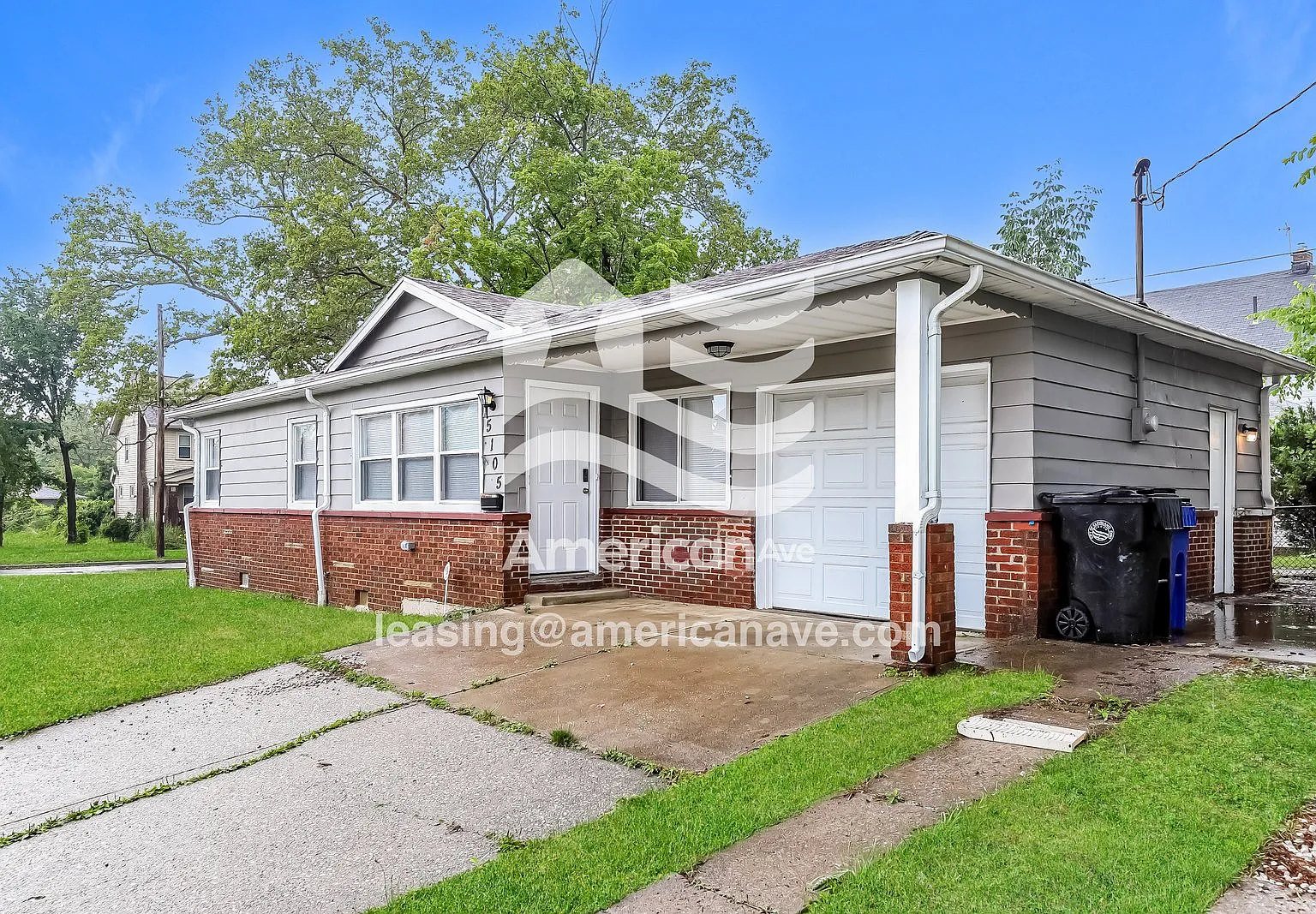 3 bed, 1.0 bath, 888 sqft, $1,497 — Photo 2