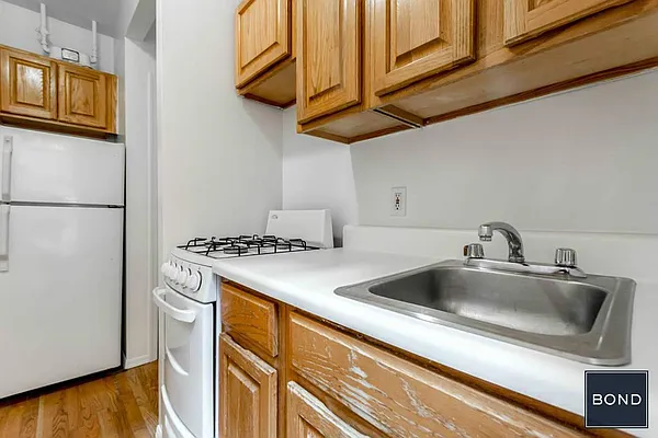 Rented by Bond New York | media 11