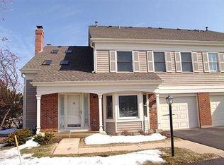 2018 N Charter Point Dr, Arlington Heights, IL 60004