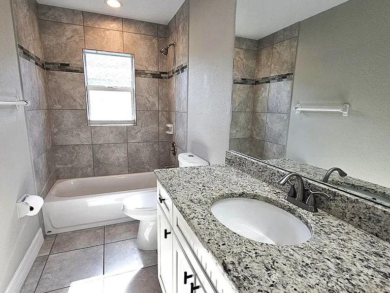 Full guest bath