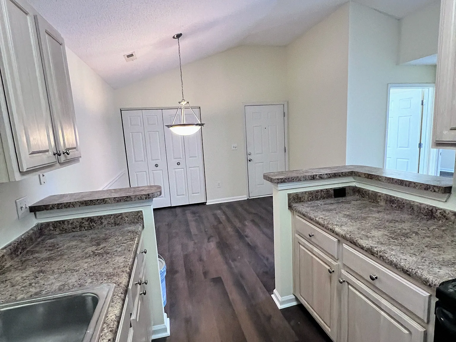 2 bed, 2.0 bath, 1014 sqft, $1,400 — Photo 4