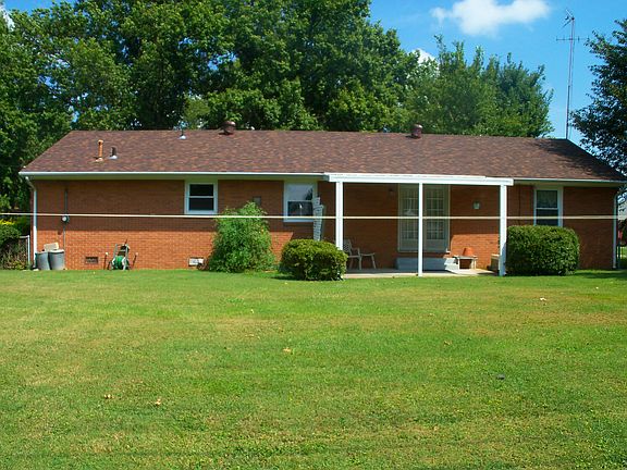 view of back yard and patio