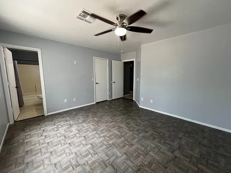 4518 N 84th Ave — Photo 12