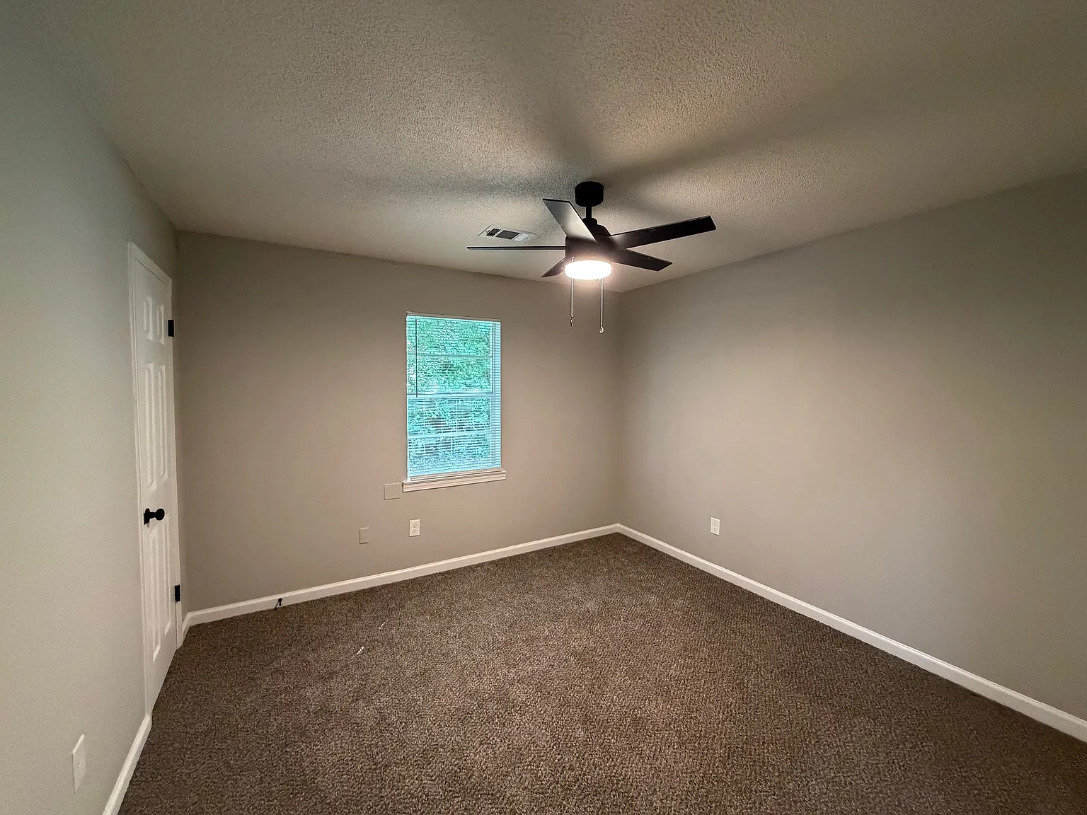 451 Flynn Rd — Photo 3