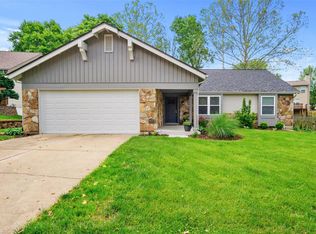 818 Eaglebrooke Dr, Ballwin, MO