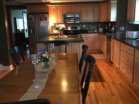 5th image of 301 Chestnut Heights Dr