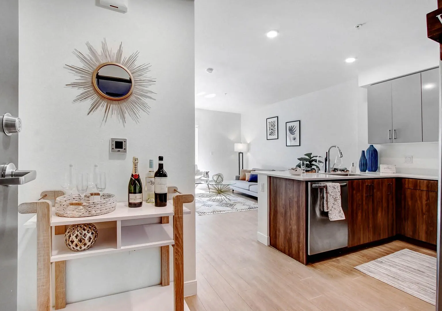 Watermark Apartments — Photo 4