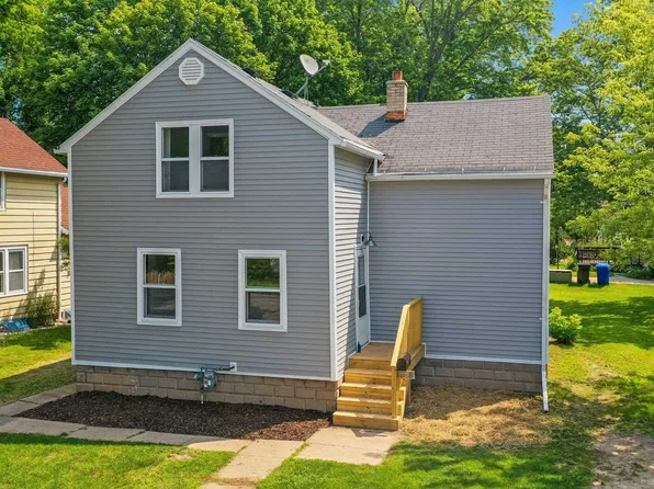 1108 N Linwood Ave, Appleton, WI 54914