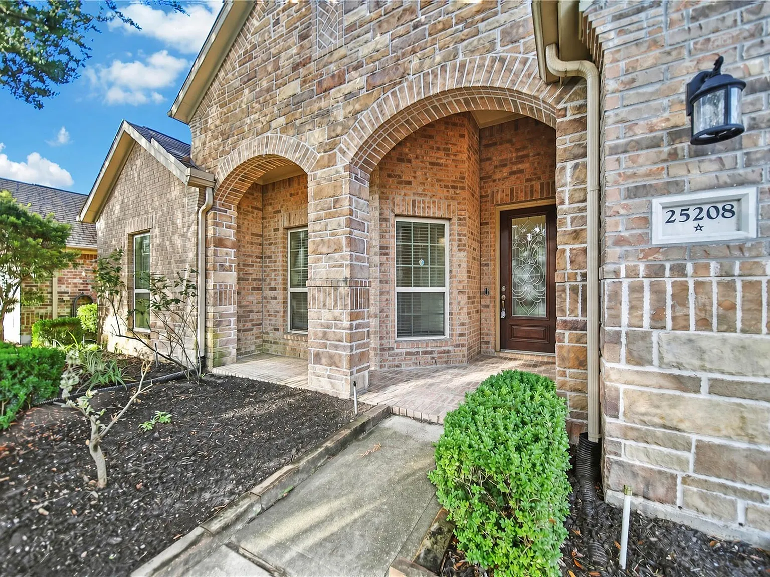4 bed, 3.5 bath, 3067 sqft, $3,000 — Photo 2
