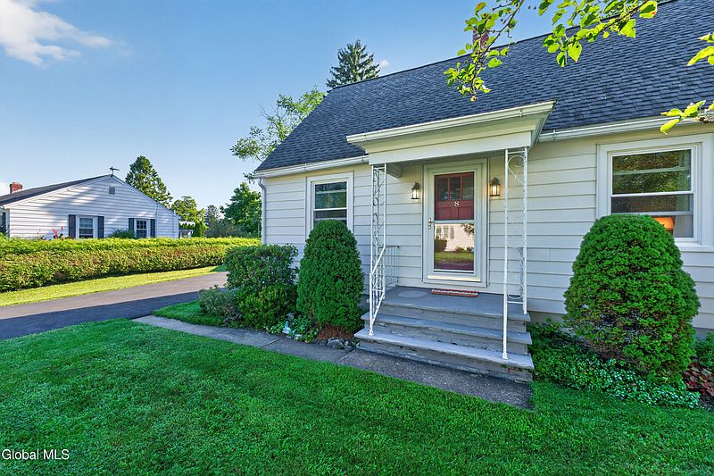 4th image of 38 Pawling Avenue