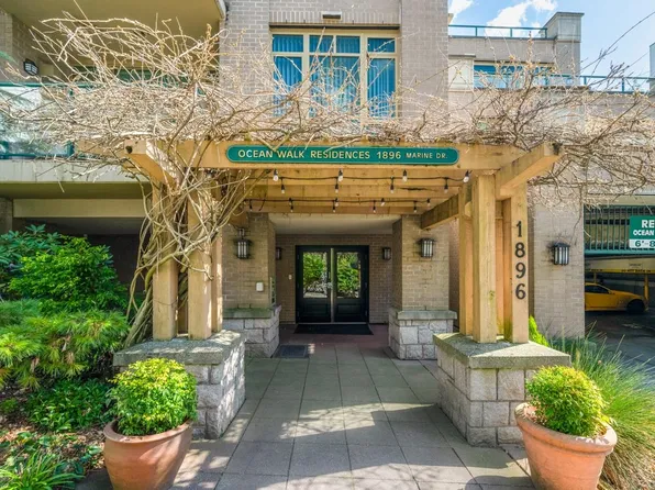 1896 Marine Dr #205, West Vancouver, BC V7V 1J6