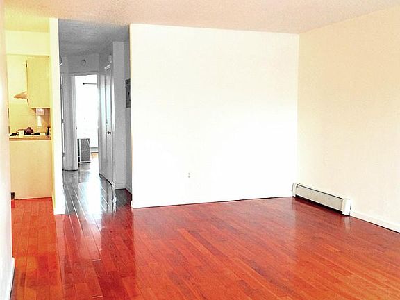 2nd image of 138A Suydam St #1