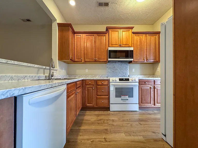 3060 Candlelight Dr — Photo 5
