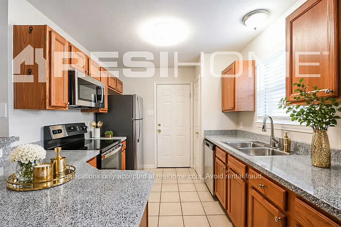 Building Photo - 9740 Stonewood Dr