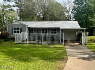 124 Robinhood Rd, Jackson, MS 39206
