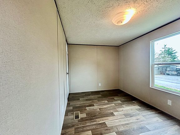 4th image of 14482 Corona St