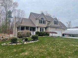 20 Ledgewood Ln, Pascoag, RI 02859