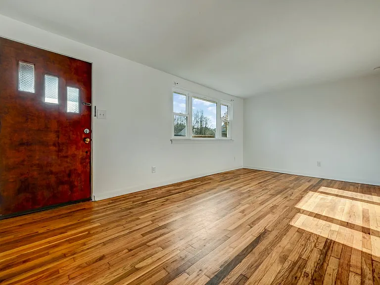 850 Church St — Photo 5