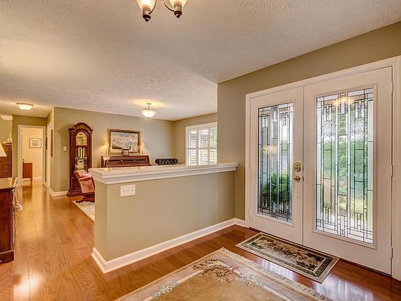 3rd image of 7905 Queenborough Ln