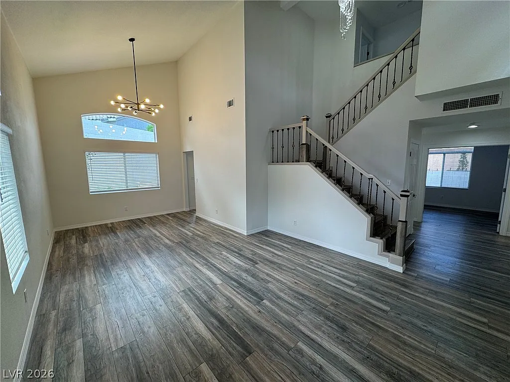 3 bed, 3.0 bath, 2407 sqft, $3,100 — Photo 4