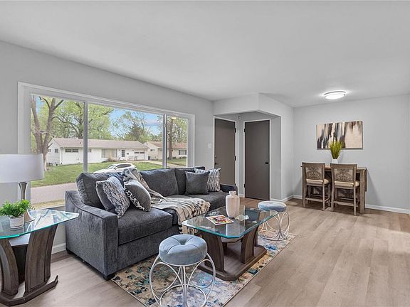 4th image of 1600 Lakemoor Dr