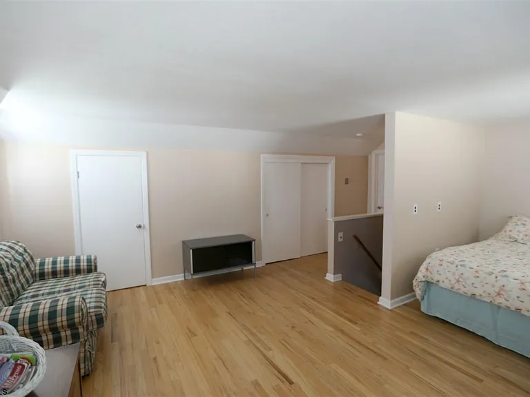 411 N Delavan Ave — Photo 21