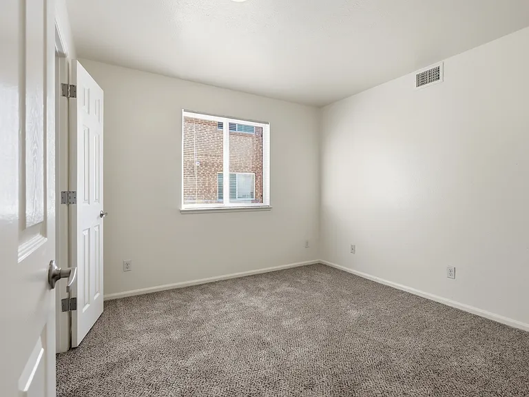 Pinecrest Apartments — Photo 11