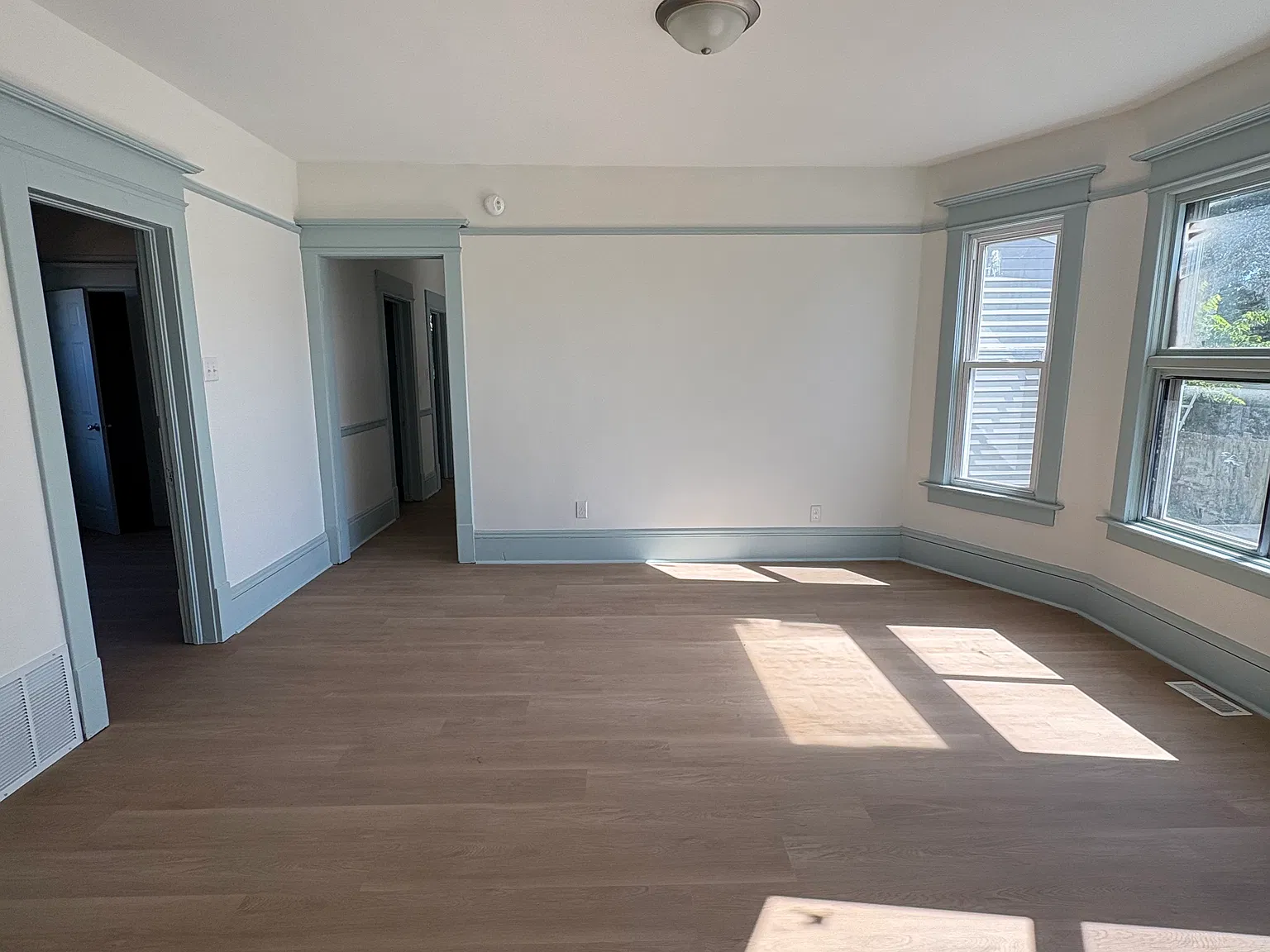 5 bed, 1708 sqft, $3,500 — Photo 2