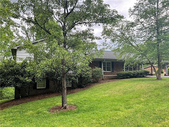 3rd image of 348 Maplewood Dr