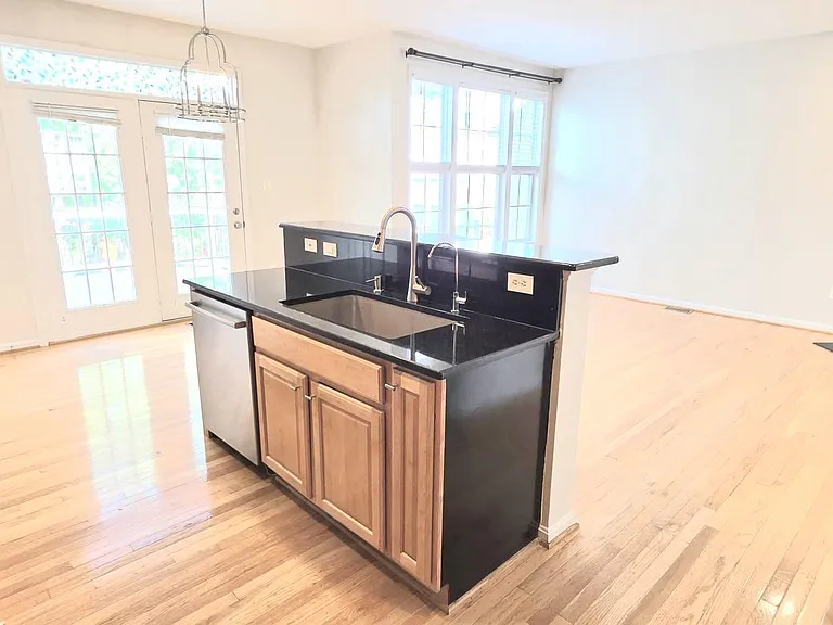 44272 Silkworth Ter — Photo 13