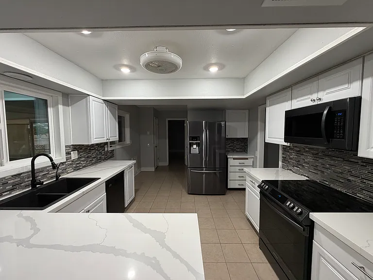 10510 W Willowcreek Cir — Photo 6