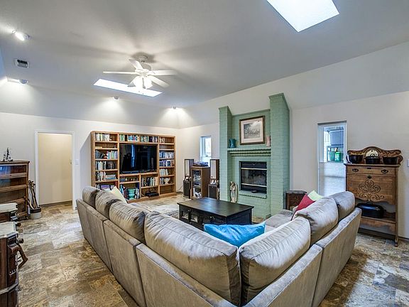 5th image of 1313 Malibu Dr
