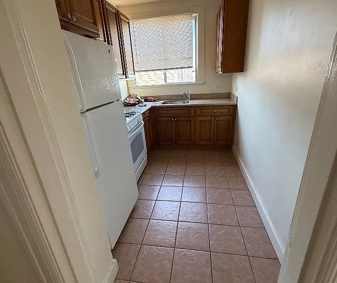 2585 San Bruno Ave #9 — Photo 2