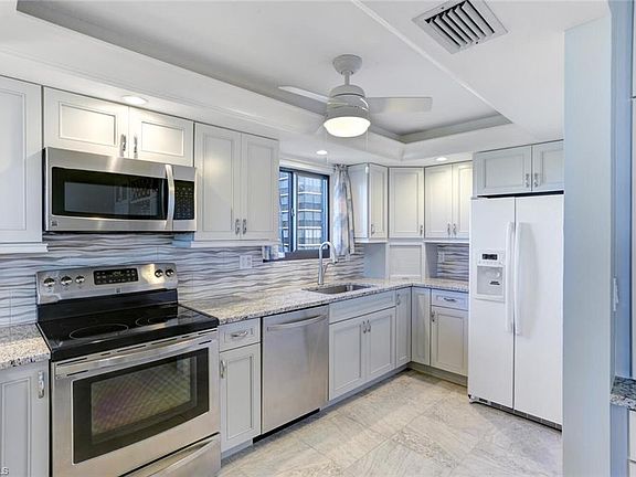 5th image of 26171 Hickory Blvd APT 3C
