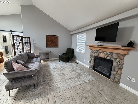 3rd image of 136B 3rd Ave