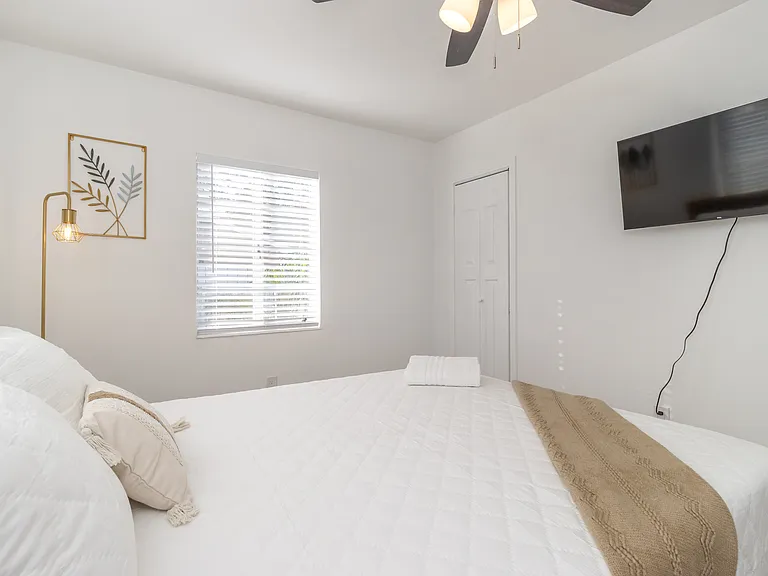 2701 W Saint Joseph St — Photo 17