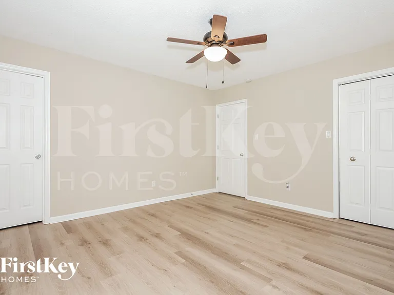 2438 Amity Ave — Photo 9